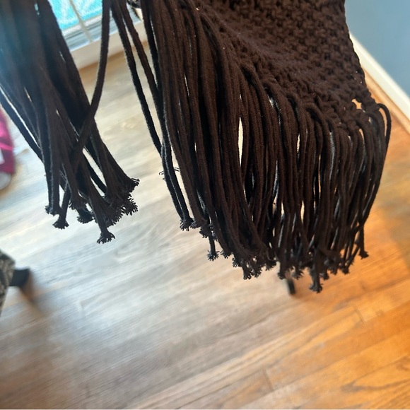Danielle Nicole macrame crochet fringe bag - Picture 10 of 15